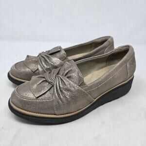 Clarks Metallic Leather Bow Loafers Women Silver Comfort Slip On 8.5